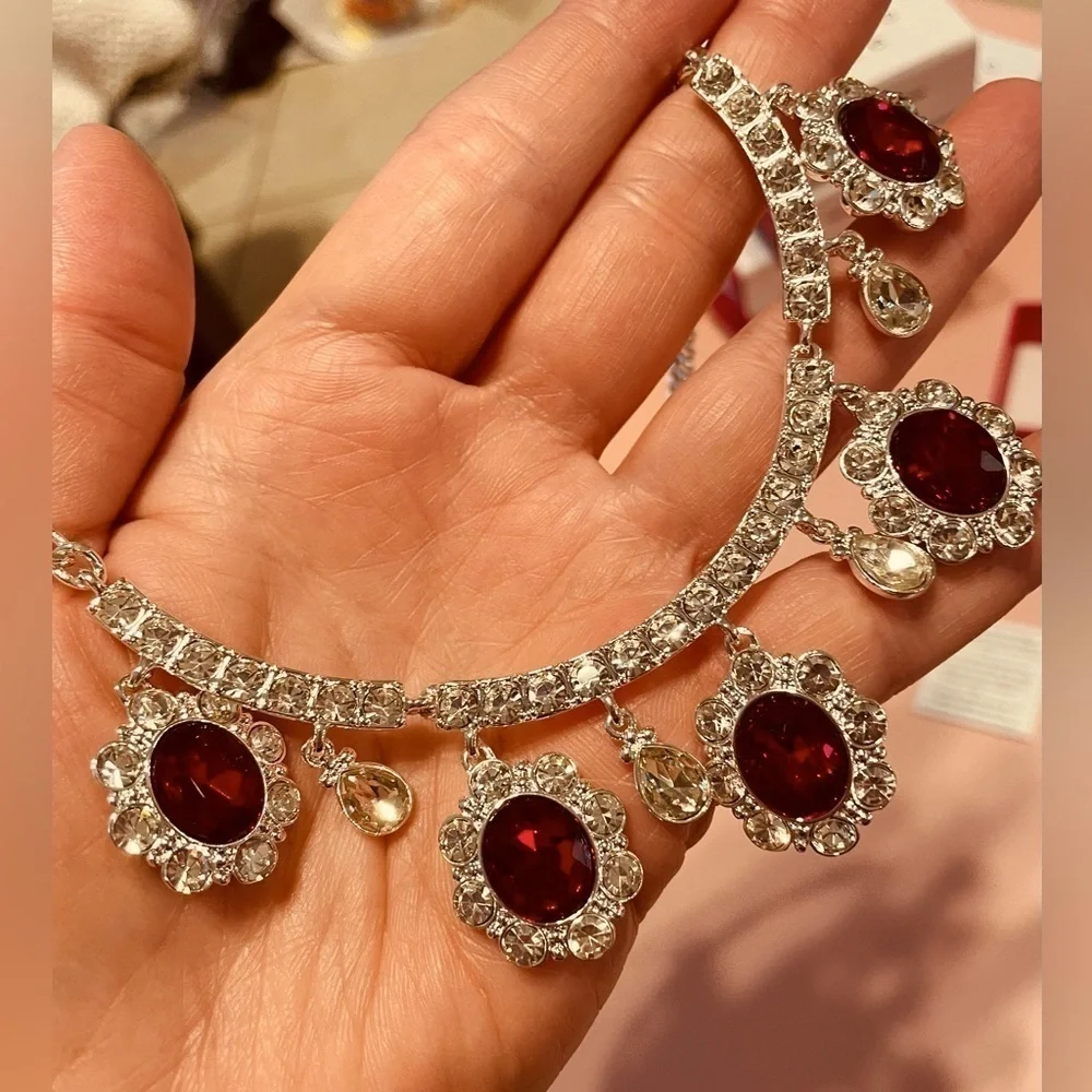 ♦️ AVON NIB STUNNING ROYAL RED NECKLACE AND EARRING SET Ensemble  Old Stock